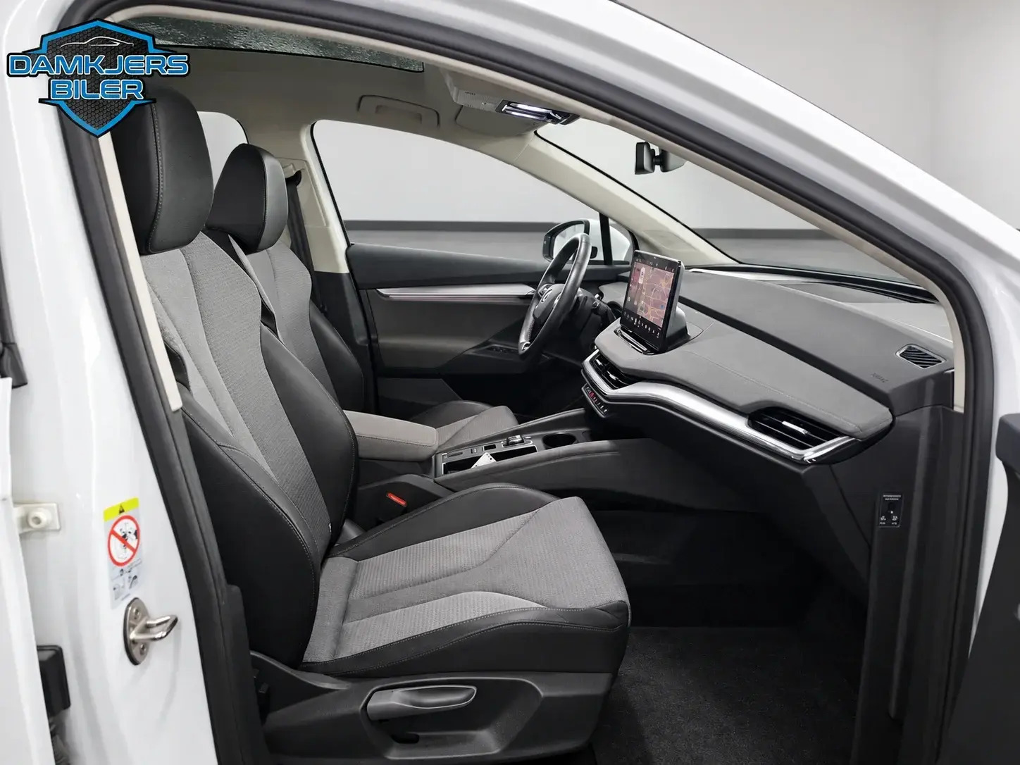 Hvid Skoda Enyaq fra 2023