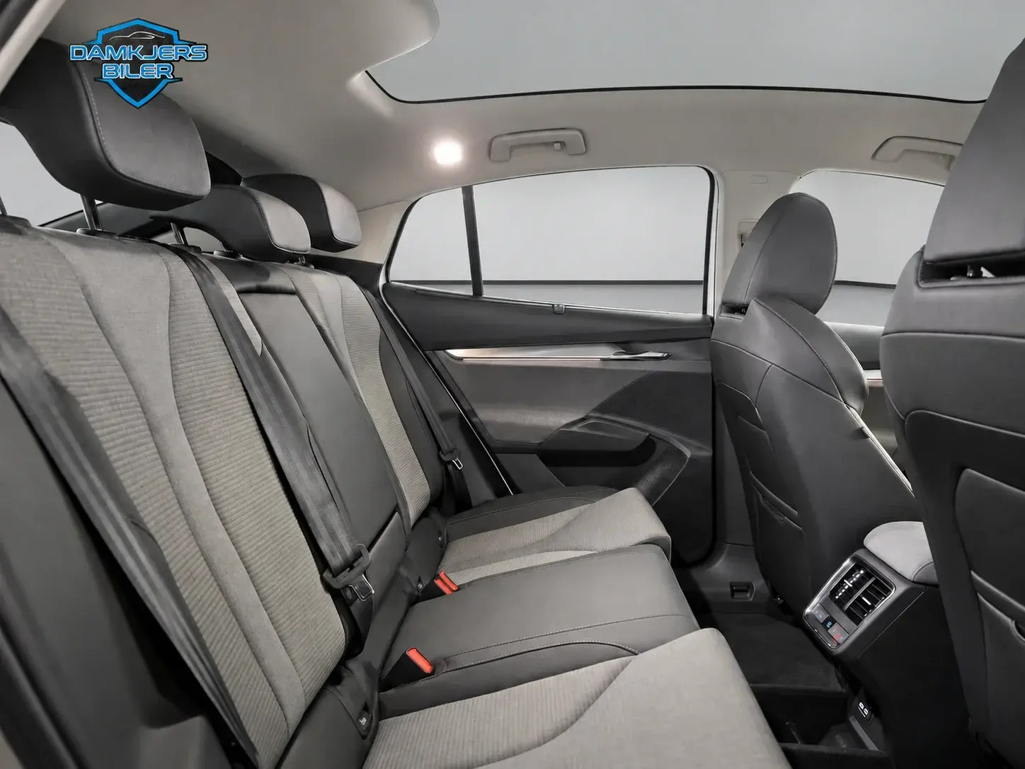 Hvid Skoda Enyaq fra 2023