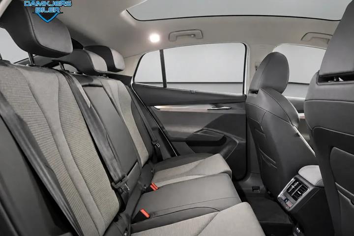 Hvid Skoda Enyaq fra 2023