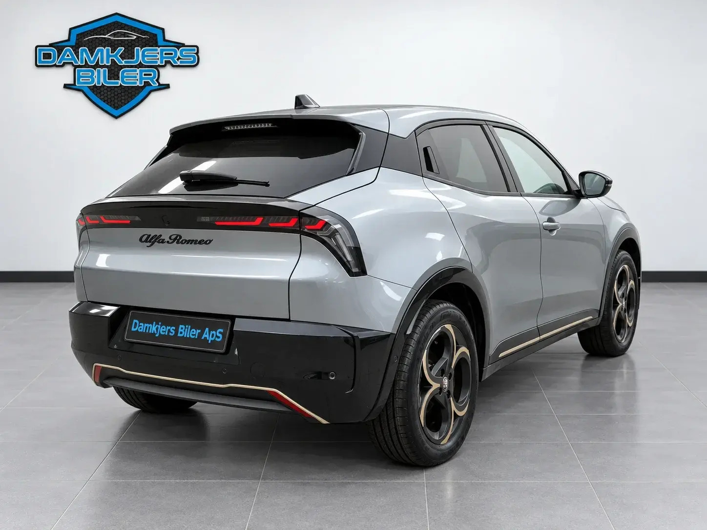 Grå Alfa Romeo Junior fra 2025