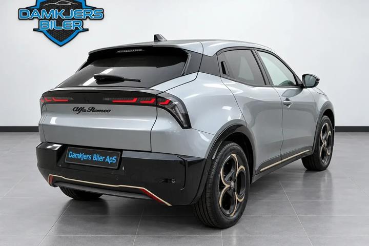 Grå Alfa Romeo Junior fra 2025