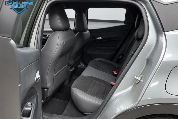 Grå Alfa Romeo Junior fra 2025