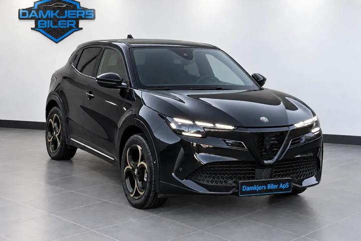 Sort Alfa Romeo Junior fra 2025