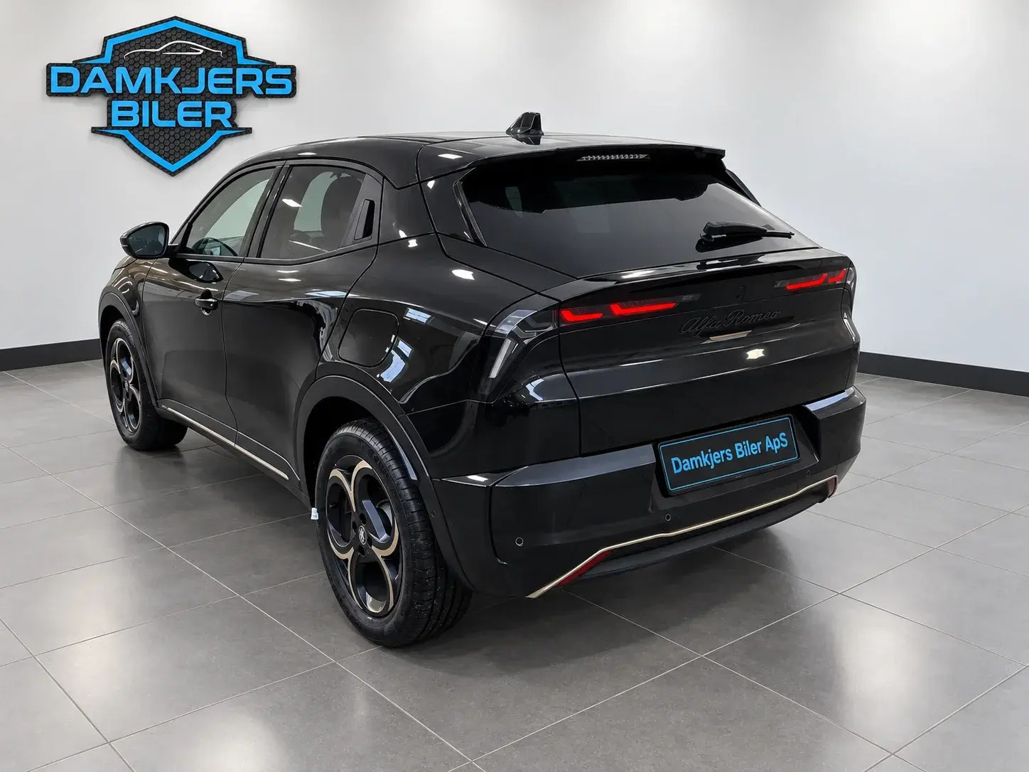 Sort Alfa Romeo Junior fra 2025