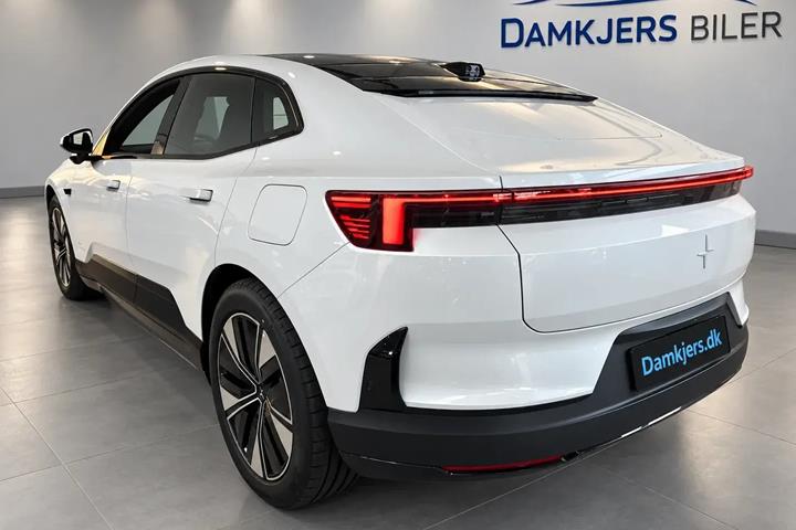 Sort Polestar 4 fra 2026
