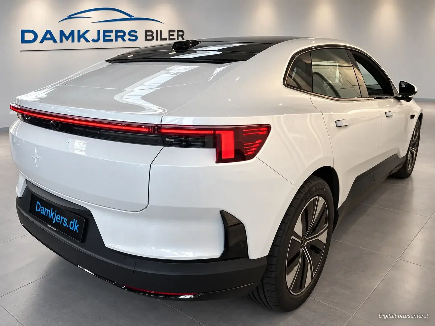Sort Polestar 4 fra 2026