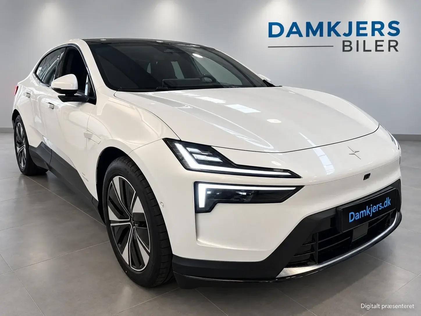 Sort Polestar 4 fra 2026