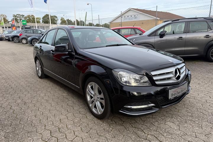 Sort Mercedes C200 fra 2012