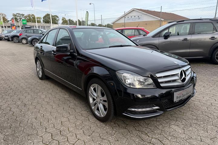Sort Mercedes C200 fra 2012