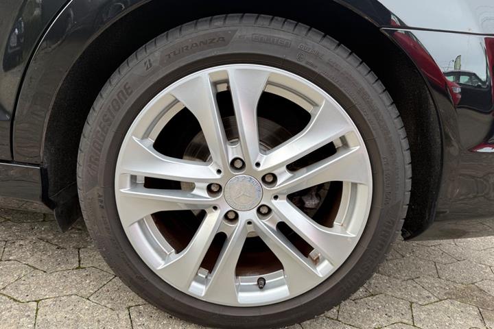 Sort Mercedes C200 fra 2012