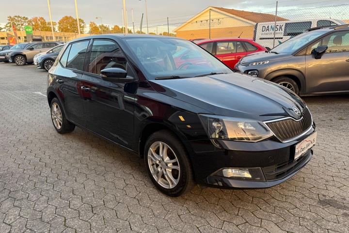 Sort Skoda Fabia fra 2015