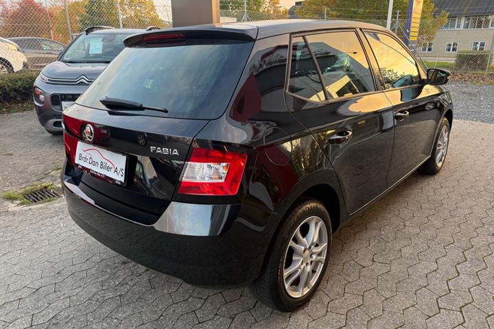 Sort Skoda Fabia fra 2015