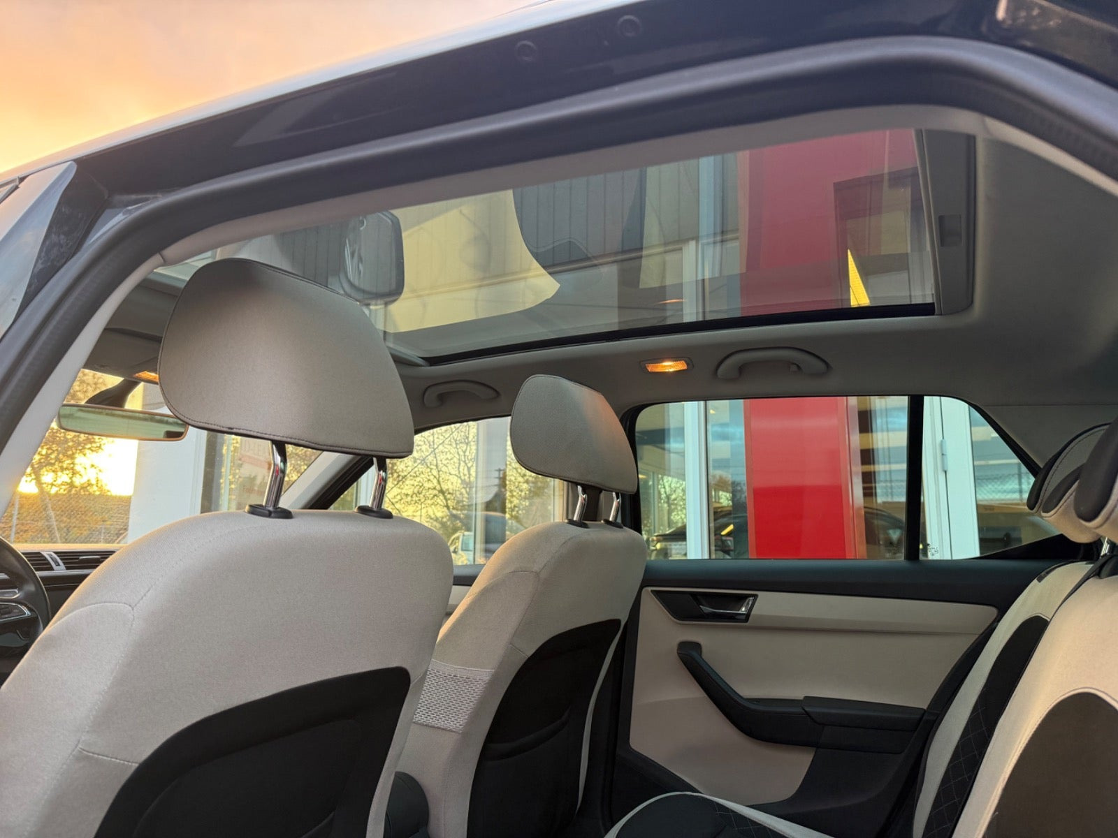 Sort Skoda Fabia fra 2015