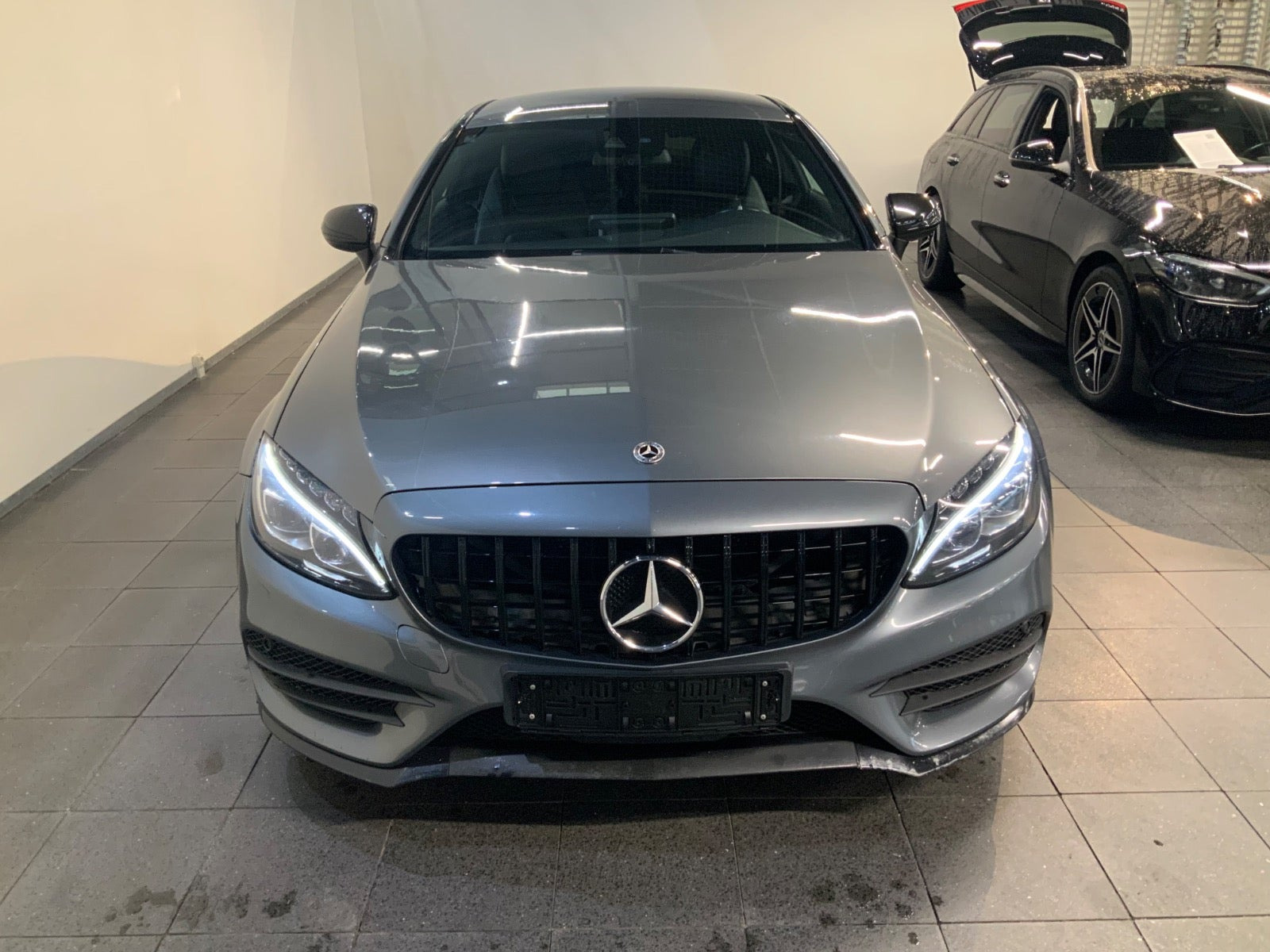 Grå Mercedes C220 d fra 2016
