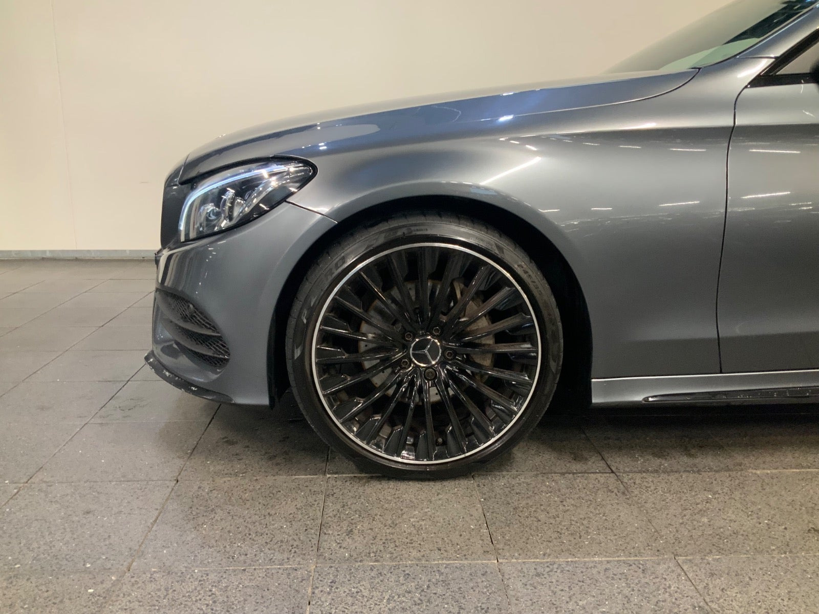 Grå Mercedes C220 d fra 2016