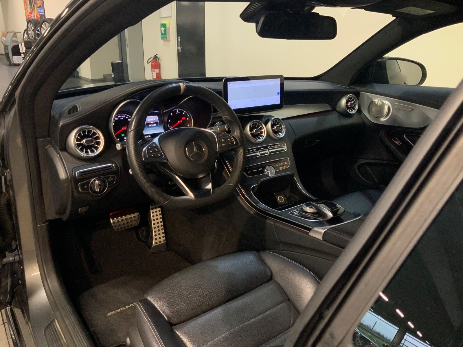Grå Mercedes C220 d fra 2016