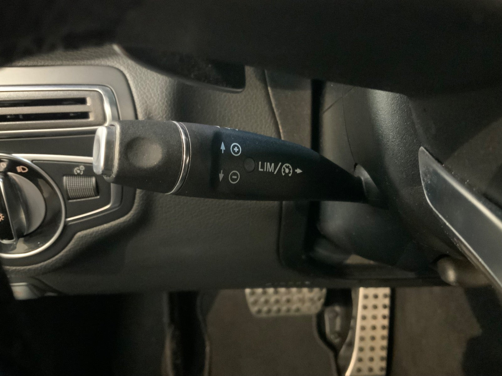 Grå Mercedes C220 d fra 2016