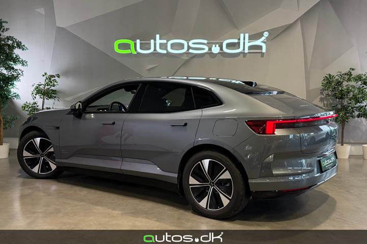 Grå Polestar 4 fra 2026