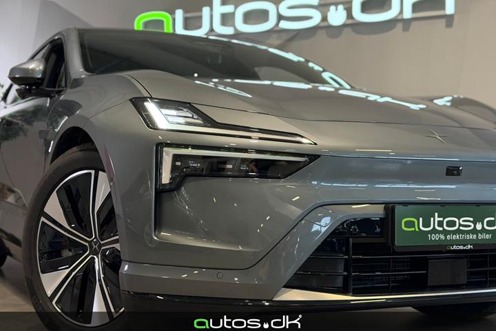 Grå Polestar 4 fra 2026