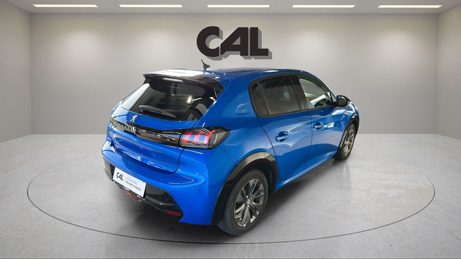 Blå Peugeot e-208 fra 2023