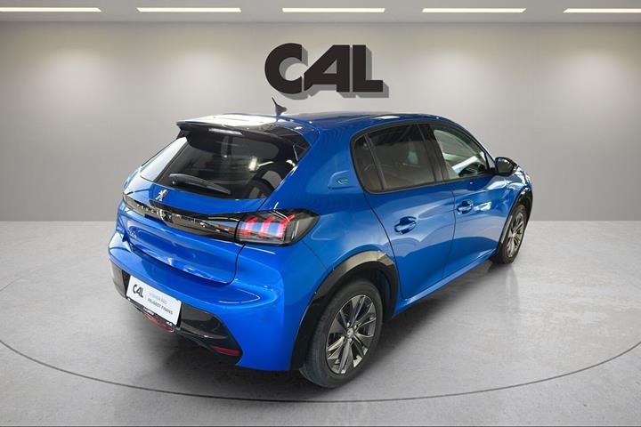 Blå Peugeot e-208 fra 2023
