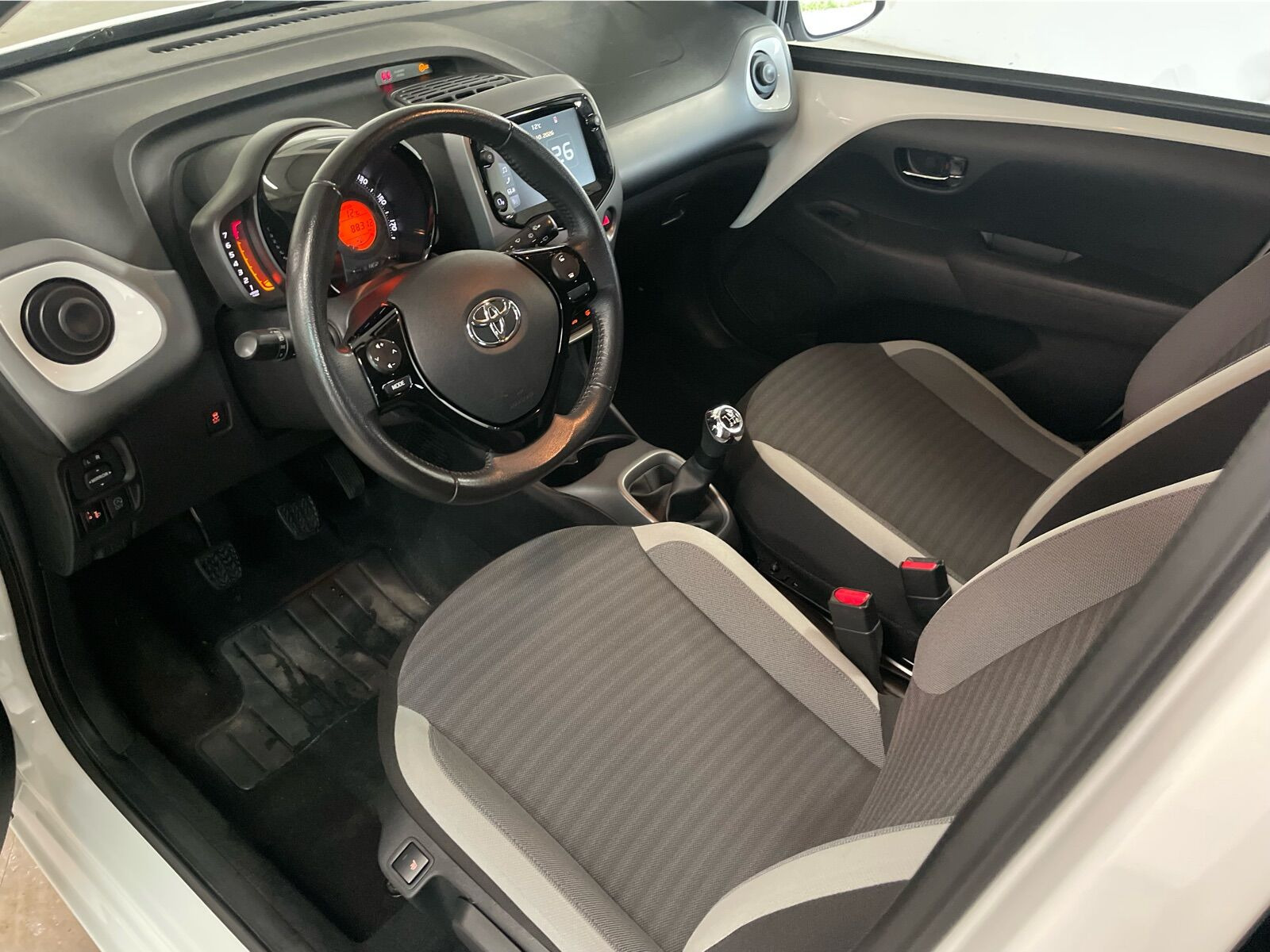 Hvid Toyota Aygo fra 2020