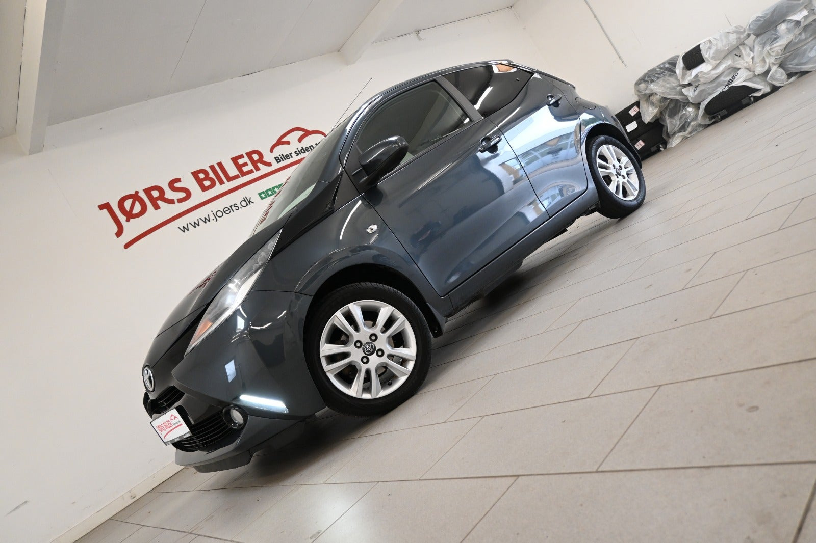 Grå Toyota Aygo fra 2018