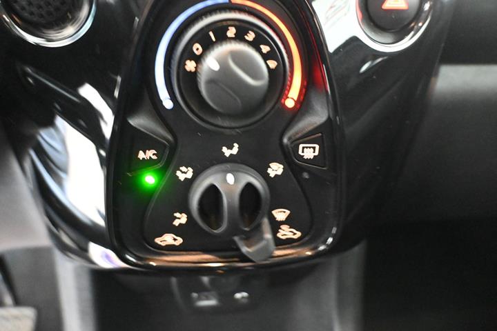 Grå Toyota Aygo fra 2018