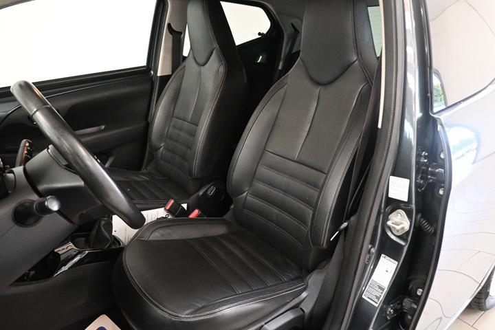 Grå Toyota Aygo fra 2018