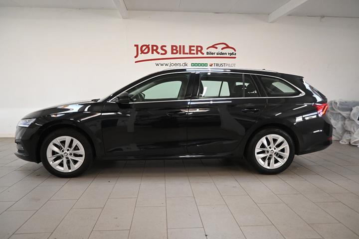 Sort Skoda Octavia fra 2022