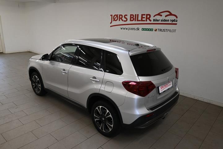 Sølv Suzuki Vitara fra 2021