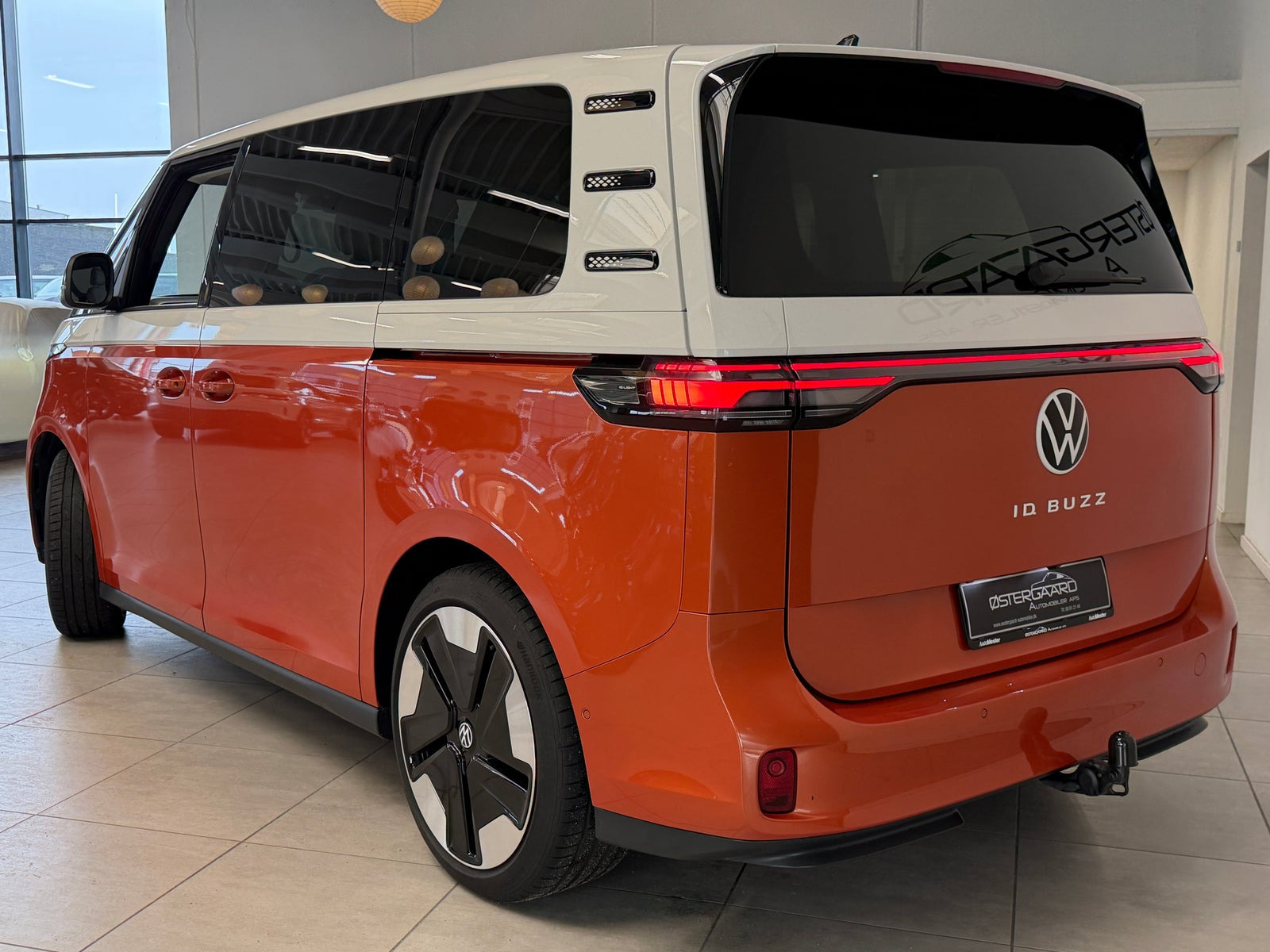 Orange VW ID.Buzz fra 2024