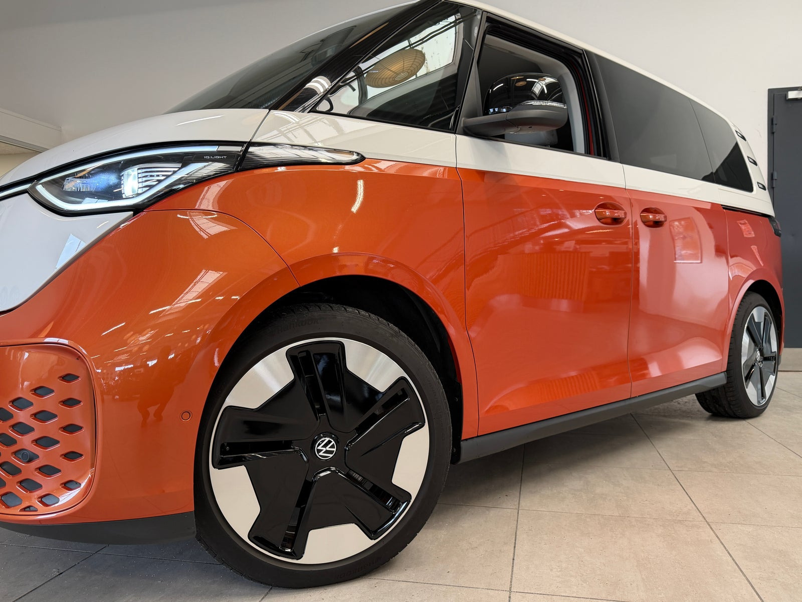 Orange VW ID.Buzz fra 2024