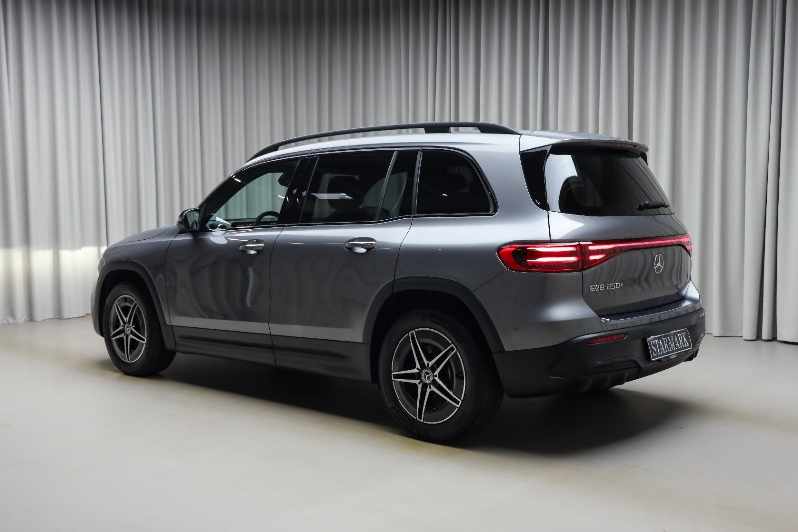 Grå Mercedes EQB250+ fra 2026