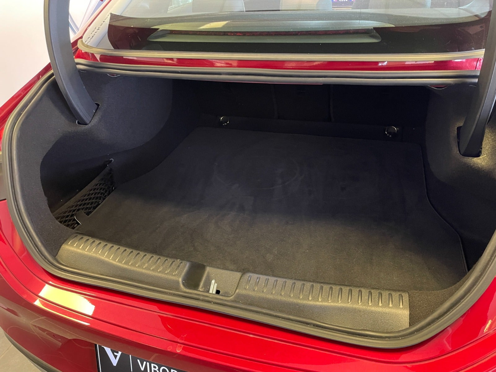 Rød Mercedes CLA250+ fra 2025