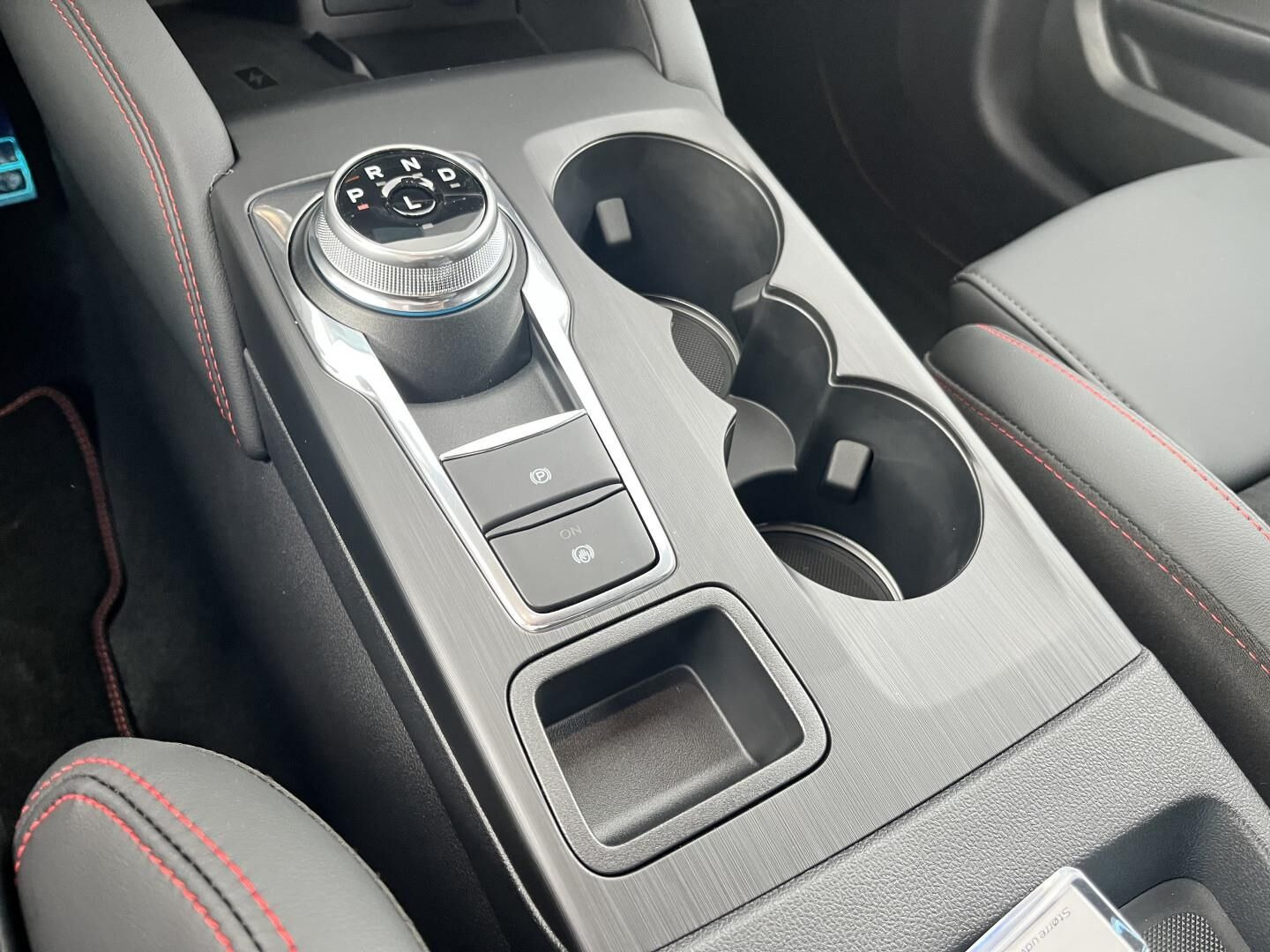 Hvid Ford Kuga fra 2024