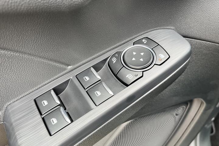 Sølv Ford Kuga fra 2025