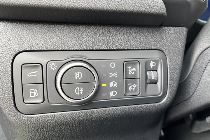 Sølv Ford Kuga fra 2025