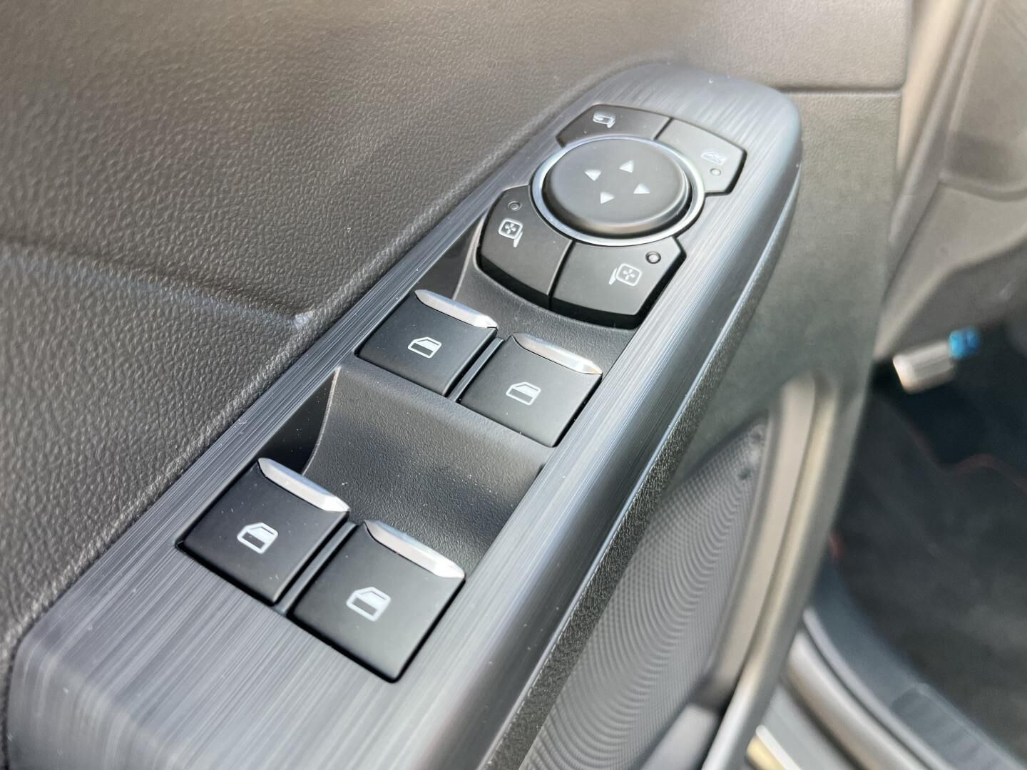 Grå Ford Kuga fra 2025