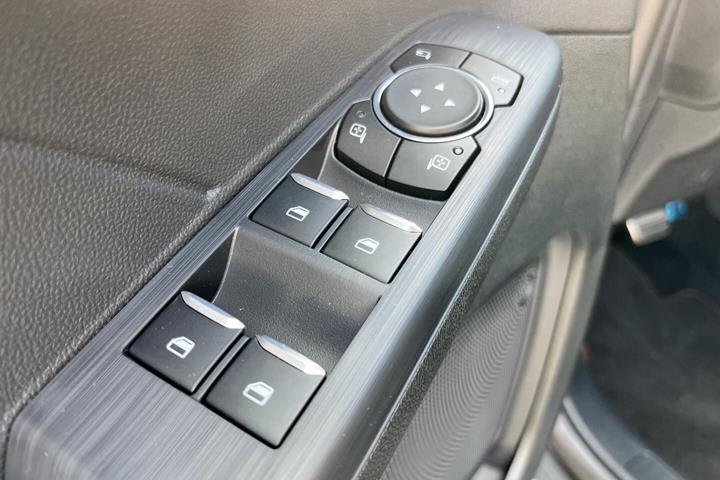 Grå Ford Kuga fra 2025