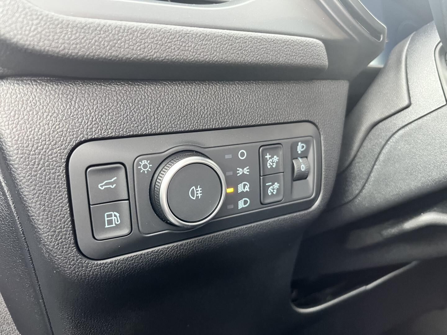 Hvid Ford Kuga fra 2025