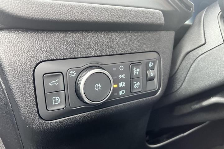 Hvid Ford Kuga fra 2025