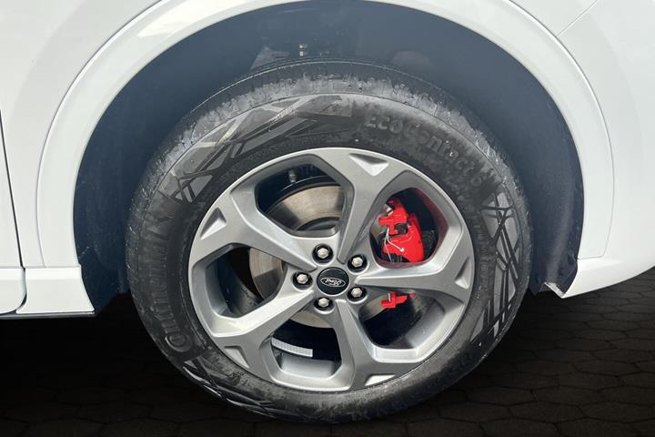 Hvid Ford Kuga fra 2025
