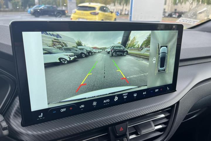 Hvid Ford Kuga fra 2025