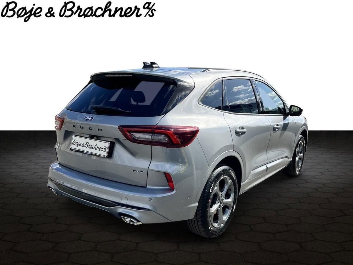 Sølv Ford Kuga fra 2025