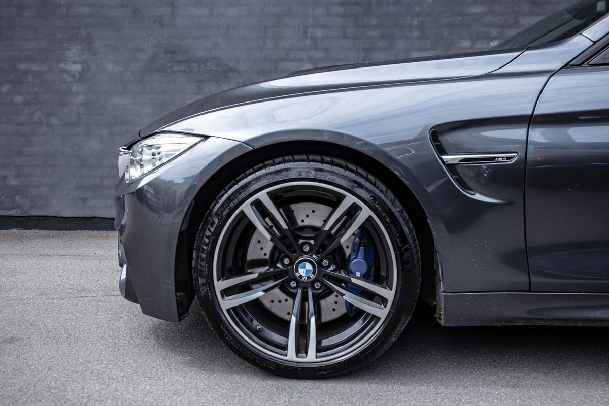 Grå BMW M4 fra 2016