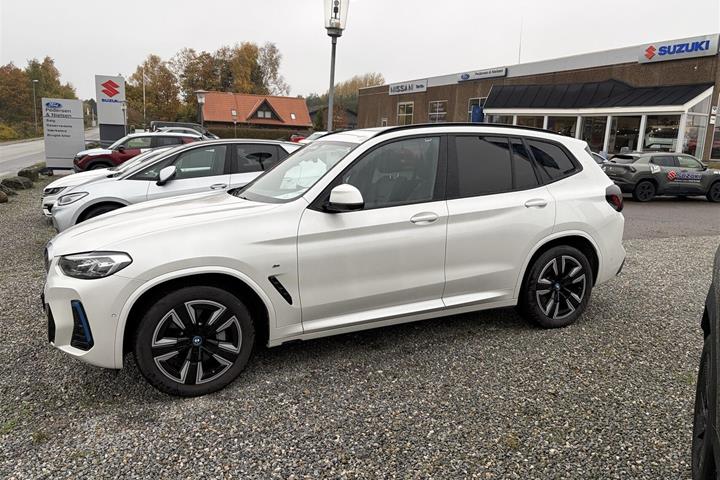 Hvid BMW iX3 fra 2023