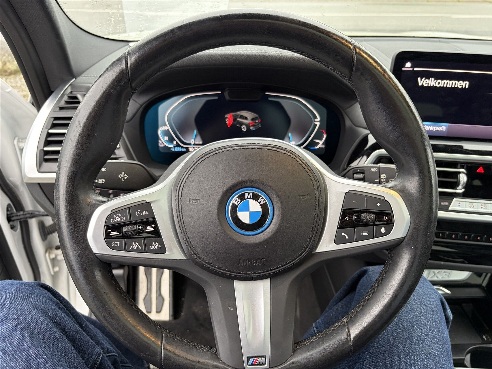 Hvid BMW iX3 fra 2023