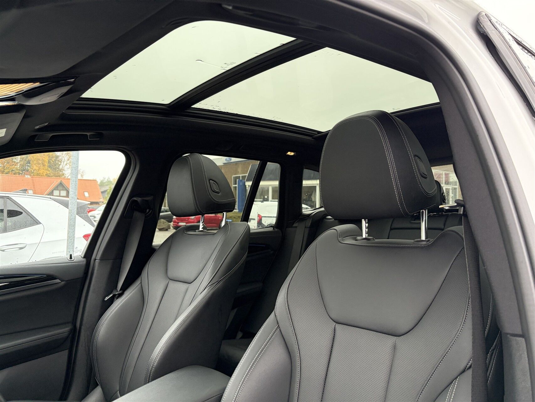Hvid BMW iX3 fra 2023