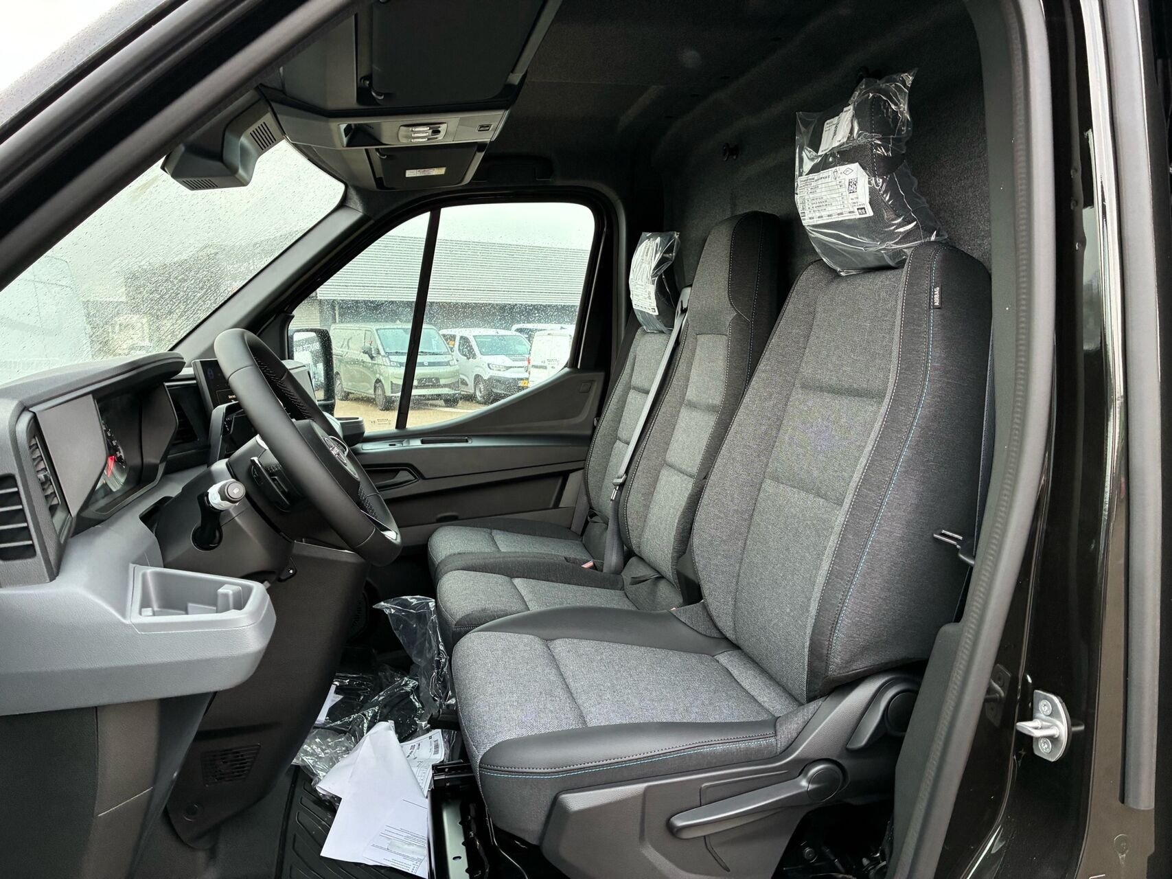 Sort Nissan Interstar fra 2025